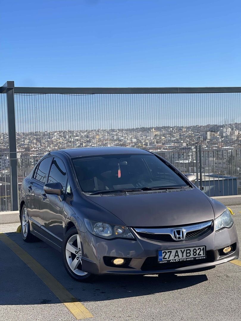 Sahibinden Honda Civic 1.6i VTEC Premium 2011 Model Gaziantep 212.000 km Kahverengi 1