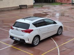 Sahibinden Toyota Auris 1.6 Active Skypack. Panoramik cam tavan ,  geri görüş kamera 2014 Model  117.000 km. Çok Temiz