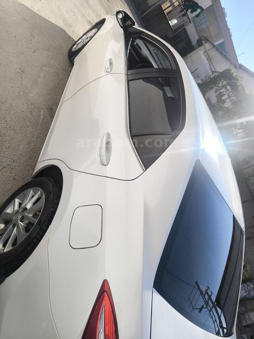 Sahibinden Toyota Corolla 1.4 D-4D Active 2013 Model Kahramanmaraş 170.700 km Beyaz 5