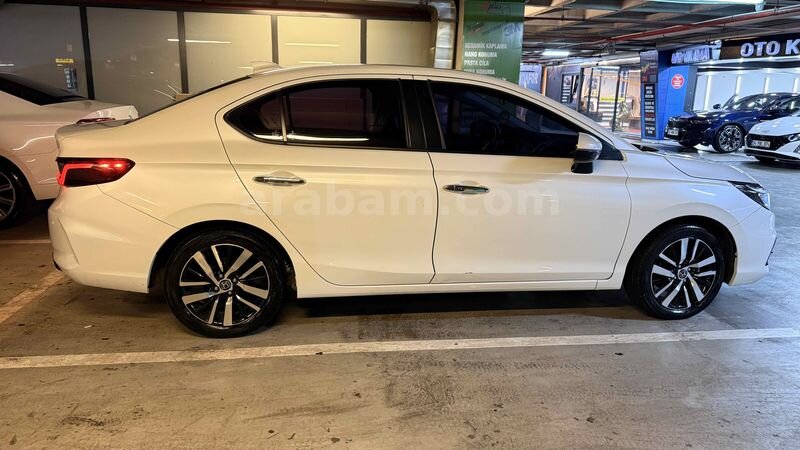 Sahibinden Honda City 1.5 i-VTEC Executive 2023 Model İstanbul 29.000 km Beyaz