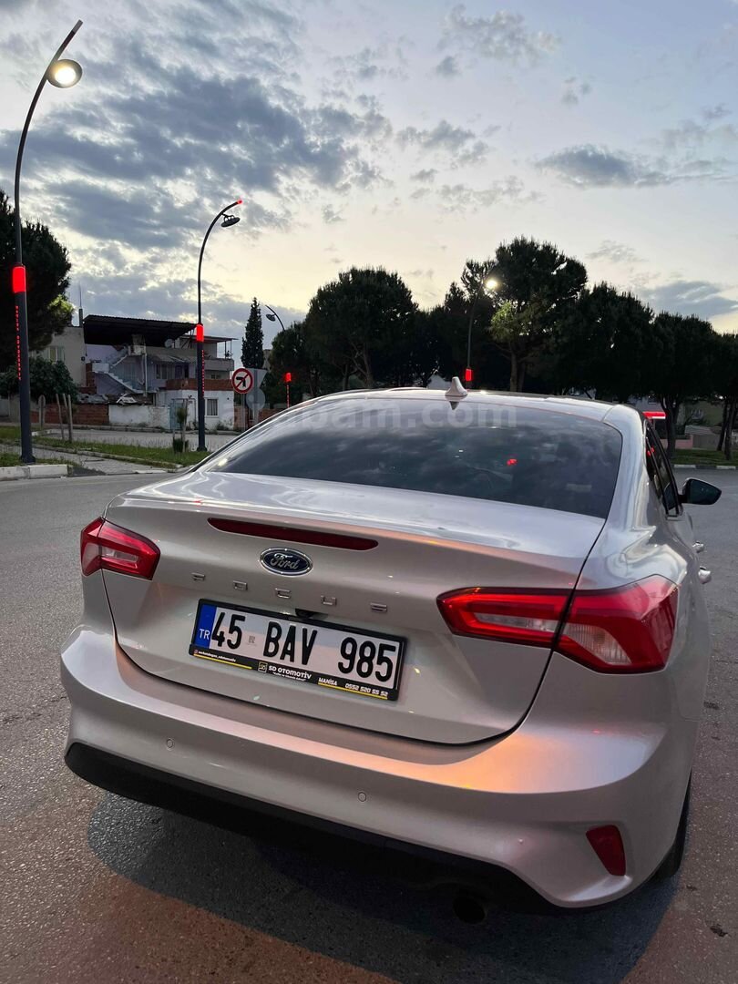 Sahibinden Ford Focus 1.5 TDCi Titanium 2020 Model Manisa 143.000 km Gri (Gümüş) 3
