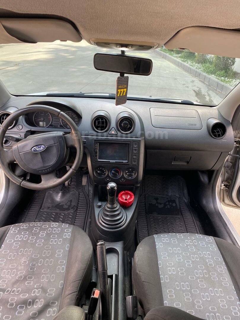 Sahibinden Ford Fiesta 1.4 TDCi Comfort 2004 Model Kahramanmaraş 371.000 km Gri 6