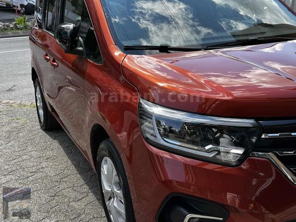 2024 MODEL OLUP 38 BİN KM HATASIZ BOYASIZ AİLE ARACI