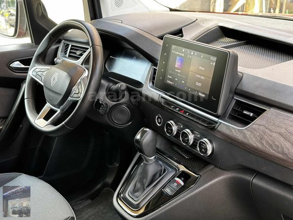 2024 MODEL OLUP 38 BİN KM HATASIZ BOYASIZ AİLE ARACI