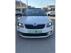 Full+full 1.6 TDI Elegance CR 2015 Model
