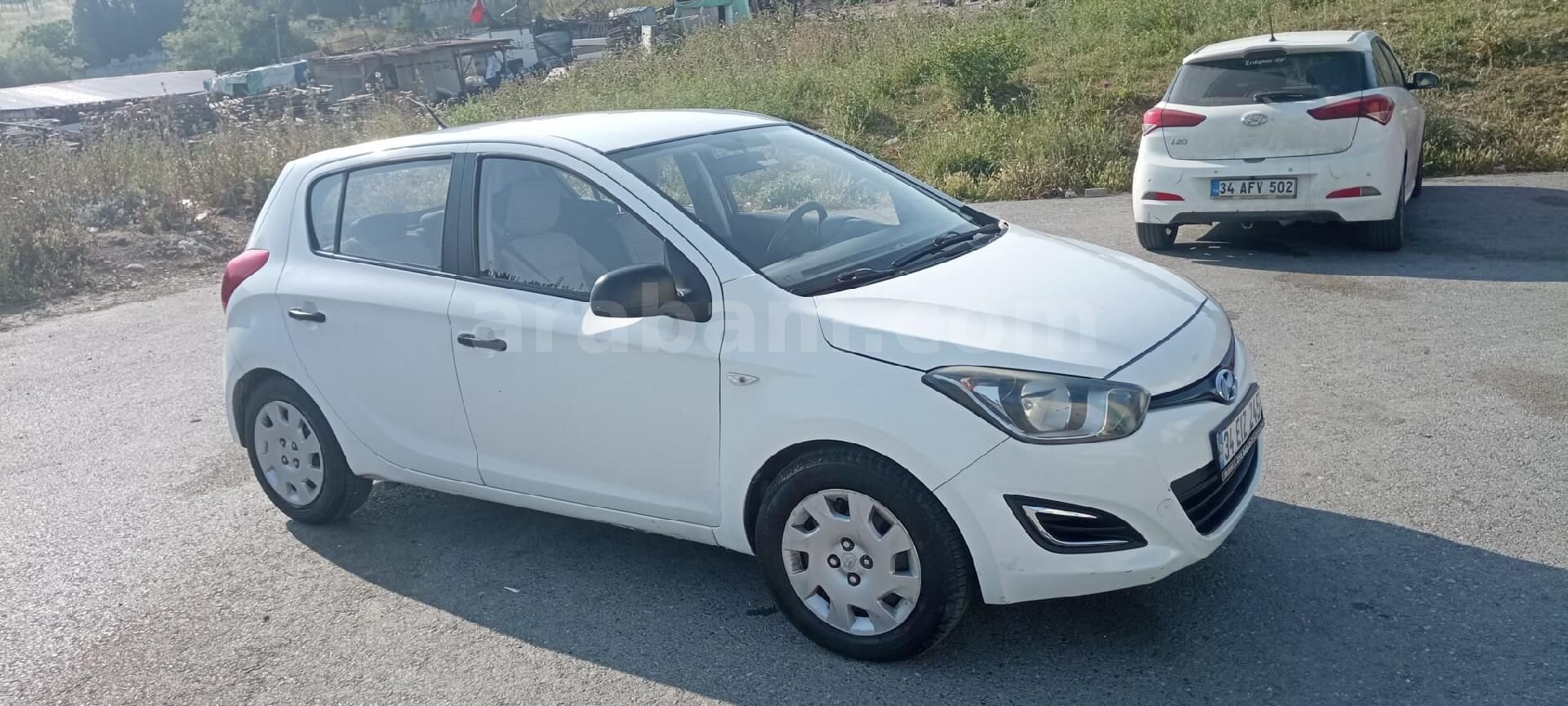 Sahibinden Hyundai i20 1.4 CRDi Sense 2014 Model 255.000 km Beyaz 3