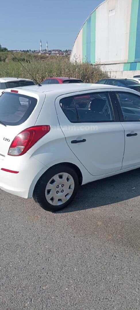 Sahibinden Hyundai i20 1.4 CRDi Sense 2014 Model 255.000 km Beyaz 6
