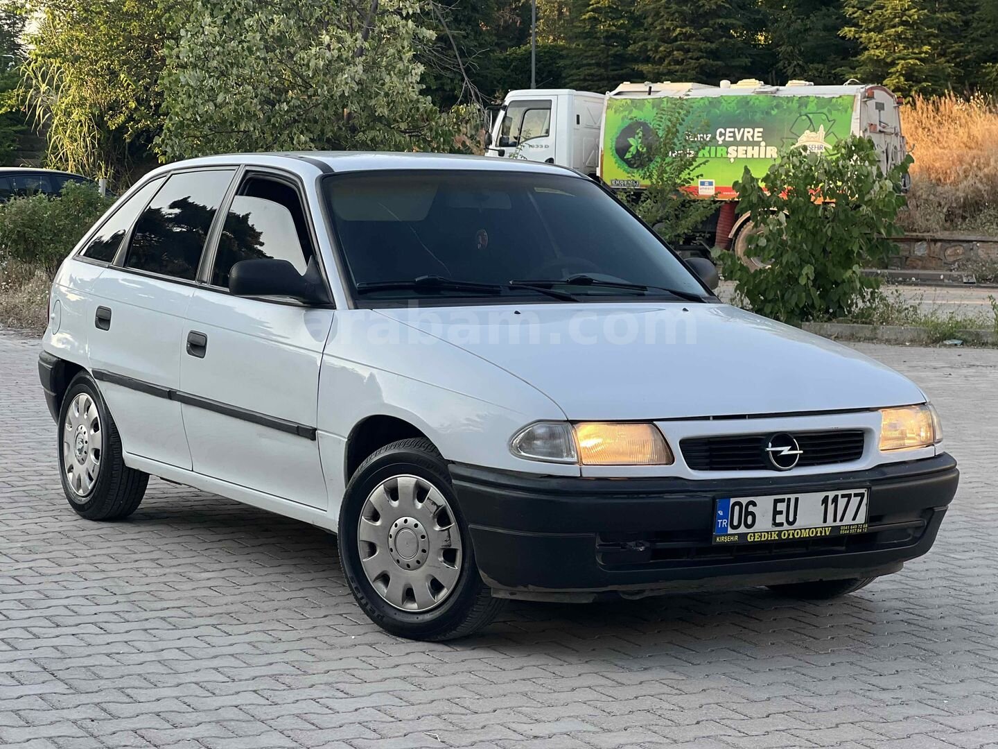 Galeriden Opel Astra 1.6 GLS 1996 Model Kırşehir 260.000 km Beyaz 4
