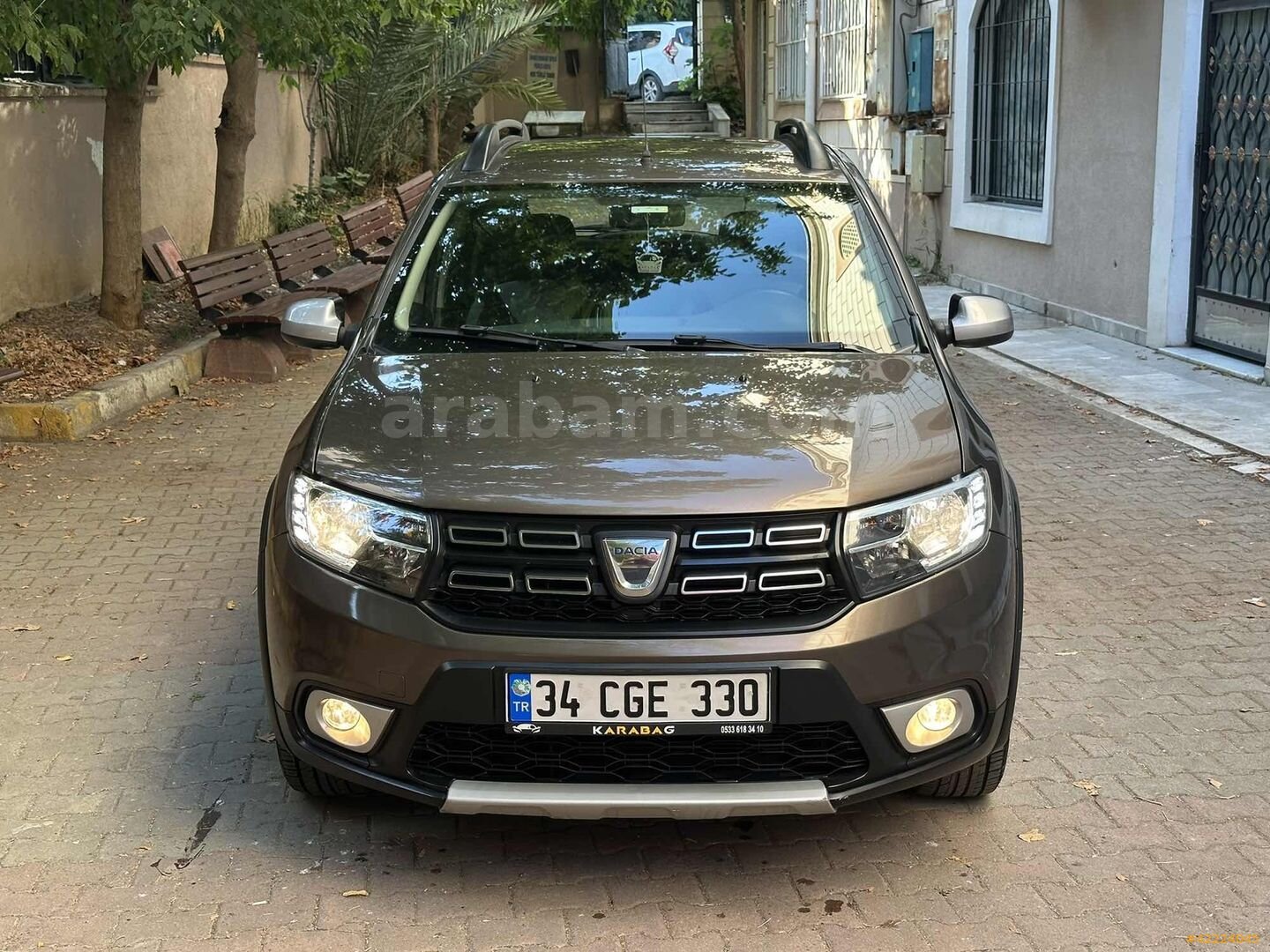 Galeriden Dacia Sandero 0.9 TCe Stepway 2019 Model İstanbul 64.000 km Kahverengi 1