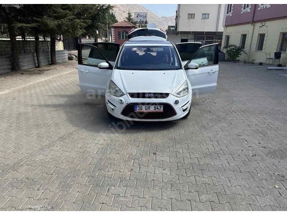 Sahibinden Ford S-Max 2.0 TDCi Titanium 2013 Model  274.000 km Beyaz