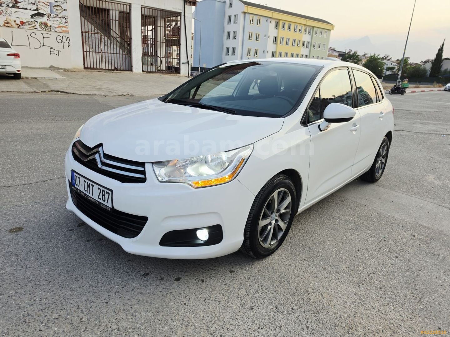 Galeriden Citroen C4 1.6 e-HDi Confort 2012 Model Antalya 177.000 km Beyaz 3