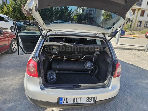 Memurdan Volkswagen Golf5 1.6 2004 Model 