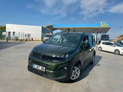 Acil Sahibinden Peugeot Rifter 1.5 BlueHDI Allure 2025 Model 