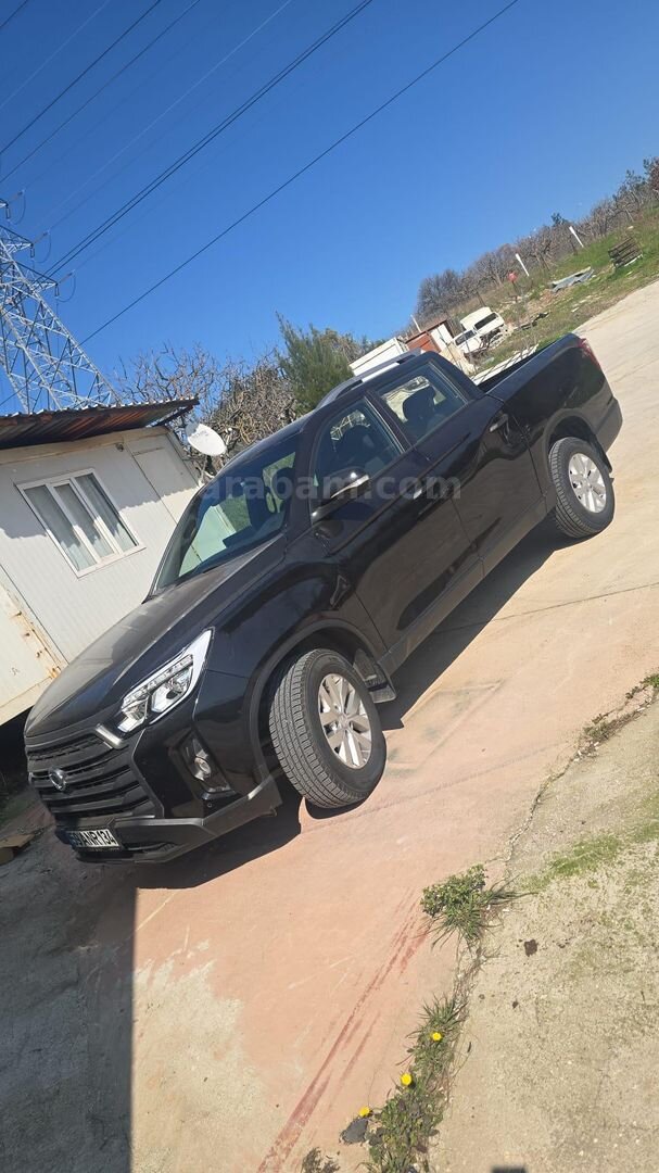 Sahibinden KGM SsangYong Musso Grand 2.2 D Platinum 2024 Model Bursa 15.000 km Siyah 2
