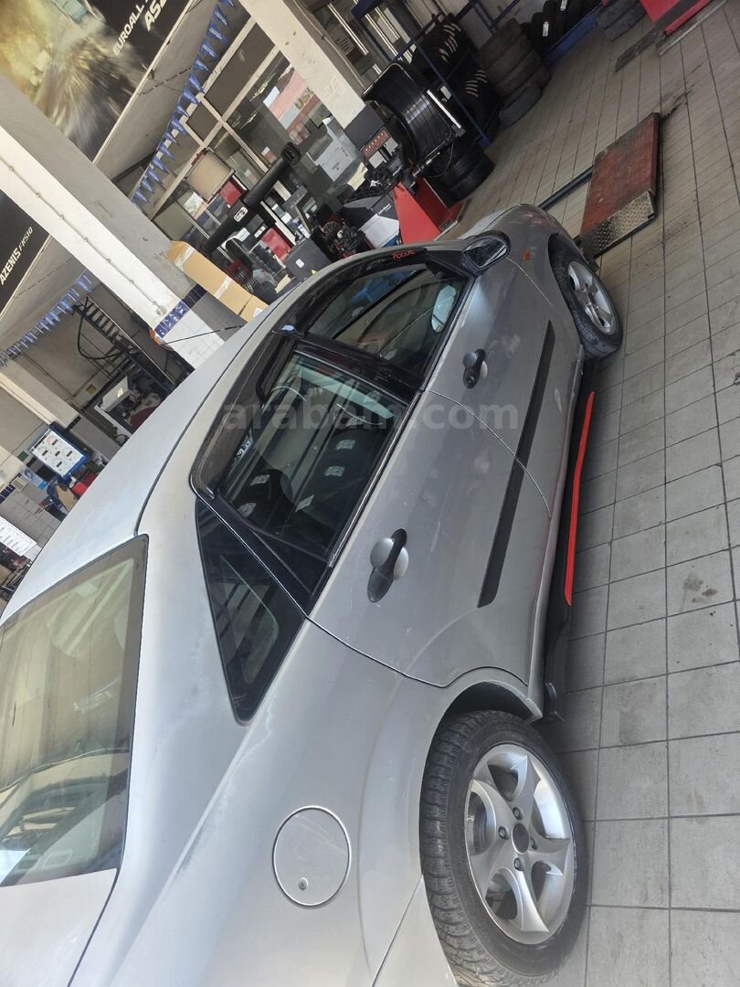 Sahibinden Ford Focus 1.6 Ambiente 2001 Model Diyarbakır 301.650 km Gri 4