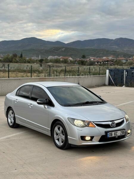 Sahibinden Honda Civic 1.6i VTEC Premium 2009 Model Çorum 193.000 km Gri (Gümüş)