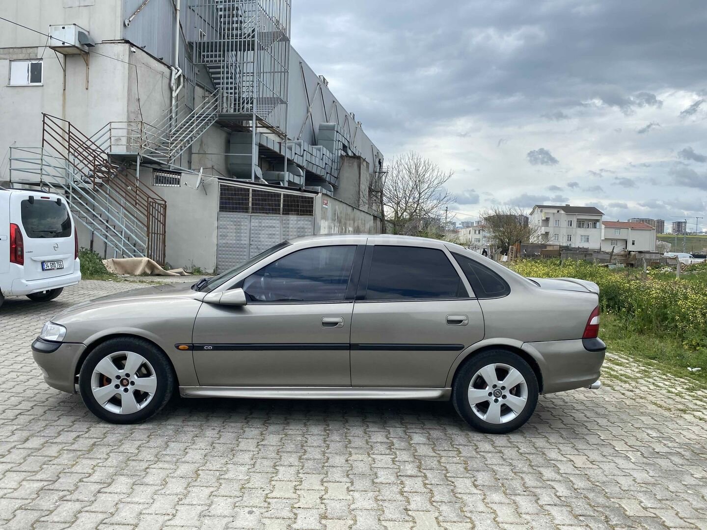 Sahibinden Opel Vectra 2.0 CD 1997 Model İstanbul 296.000 km Şampanya 4