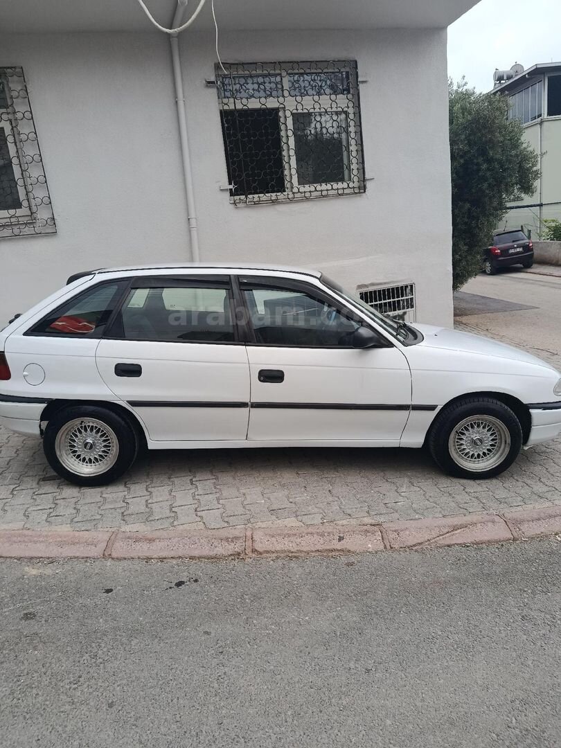 Sahibinden Opel Astra 1.6 GL 1996 Model Mersin 308.000 km Beyaz 3