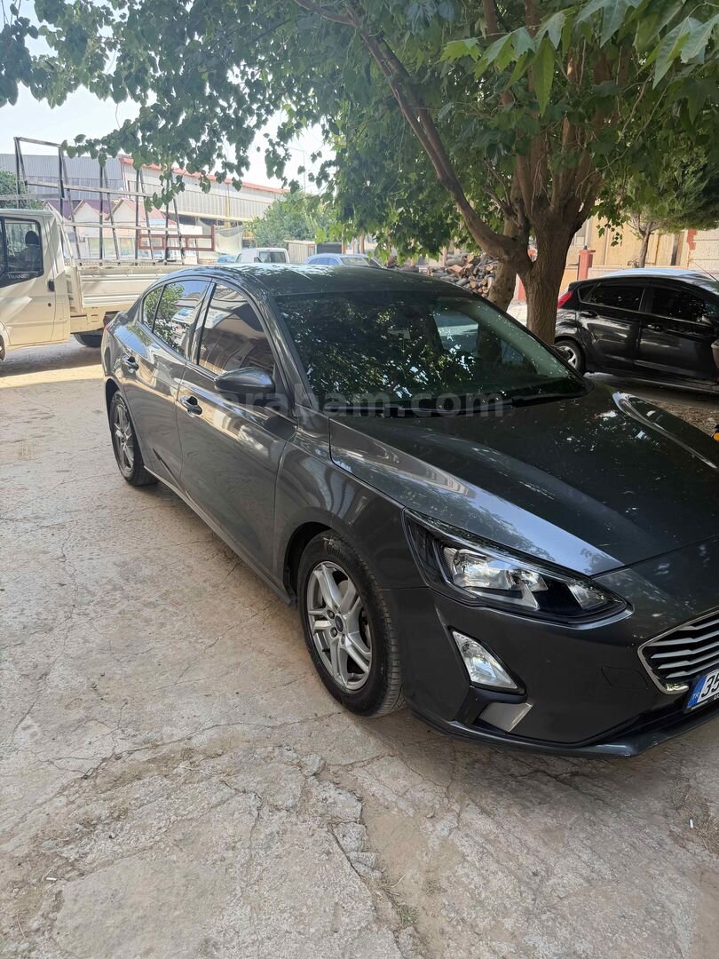 Sahibinden Ford Focus 1.5 TDCi Trend X 2020 Model İzmir 155.000 km Füme 3