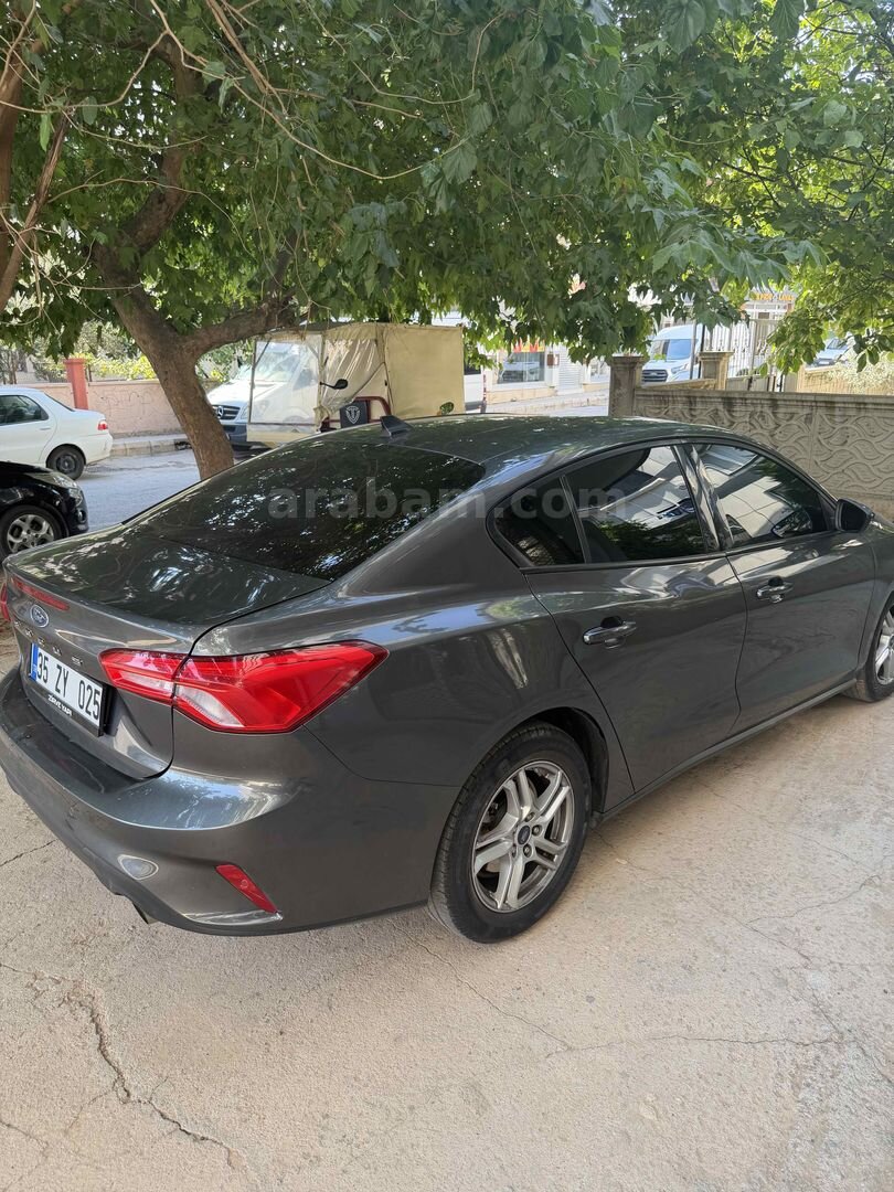 Sahibinden Ford Focus 1.5 TDCi Trend X 2020 Model İzmir 155.000 km Füme 4