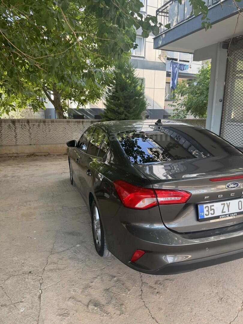 Sahibinden Ford Focus 1.5 TDCi Trend X 2020 Model İzmir 155.000 km Füme 6