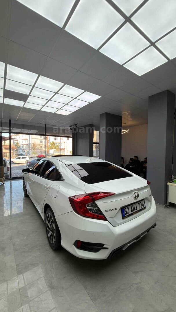 Sahibinden Honda Civic 1.6i DTEC Elegance 2018 Model Malatya 103.500 km Beyaz 4