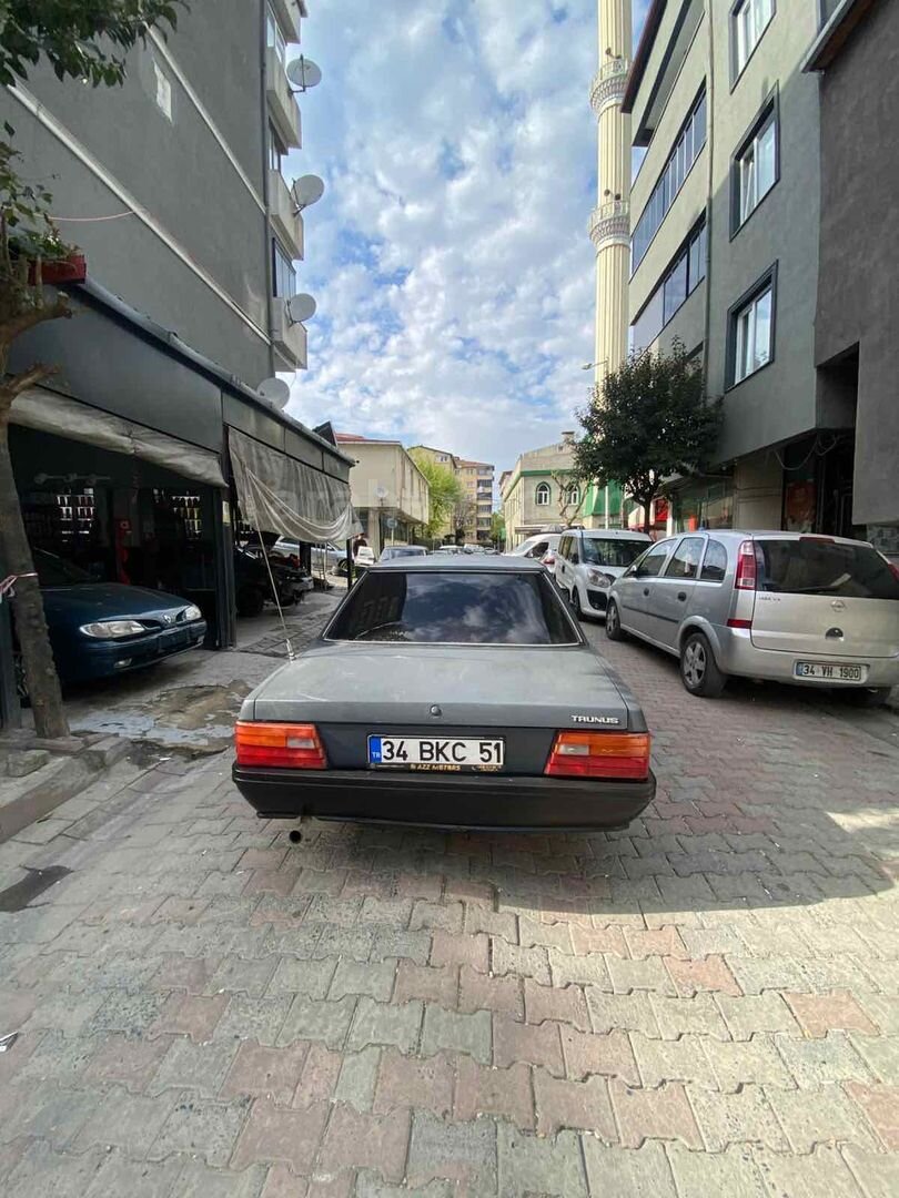Sahibinden Ford Taunus 2.0 GLS 1986 Model İstanbul 300.000 km Mavi 2