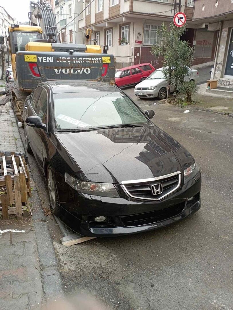 Sahibinden Honda Accord 2.4 Executive 2004 Model İstanbul 455.000 km Siyah 4