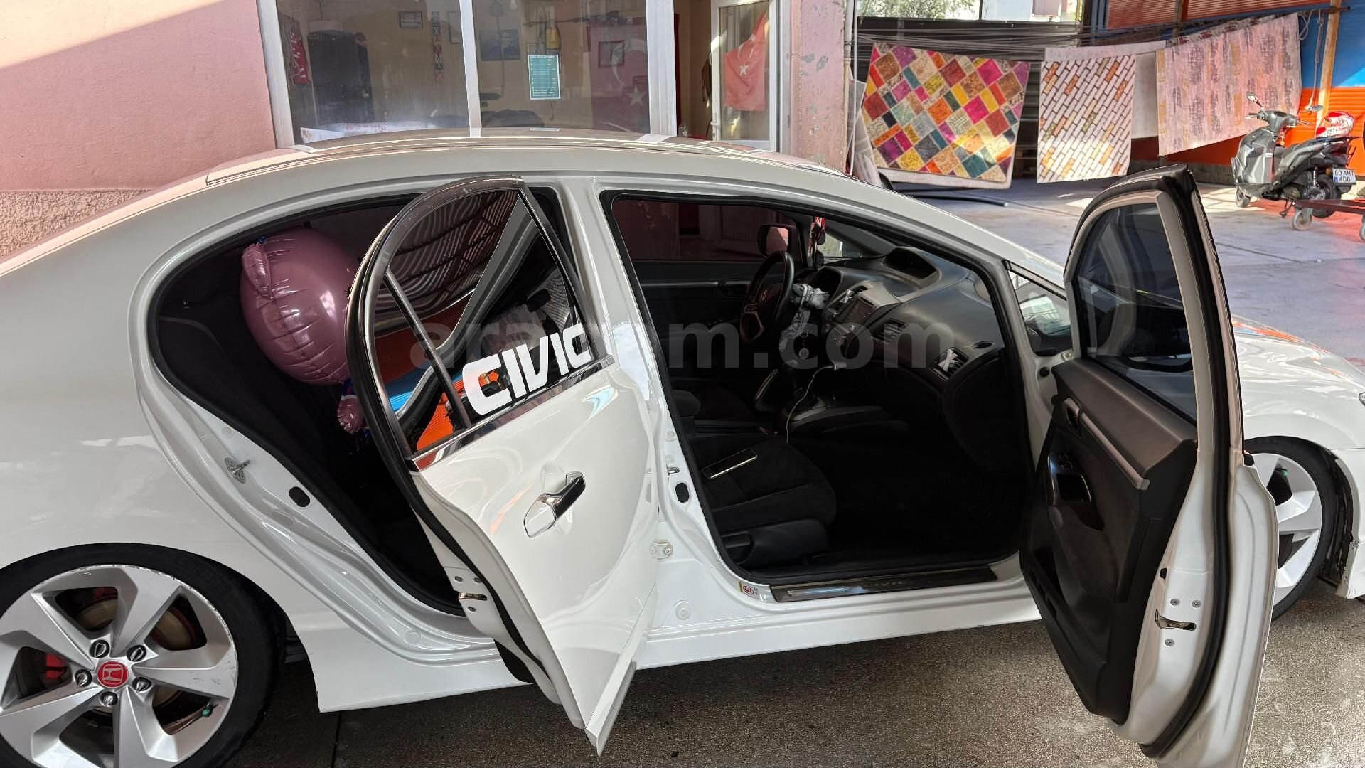 Sahibinden Honda Civic 1.6i VTEC Premium 2011 Model Osmaniye 200.000 km Beyaz 4