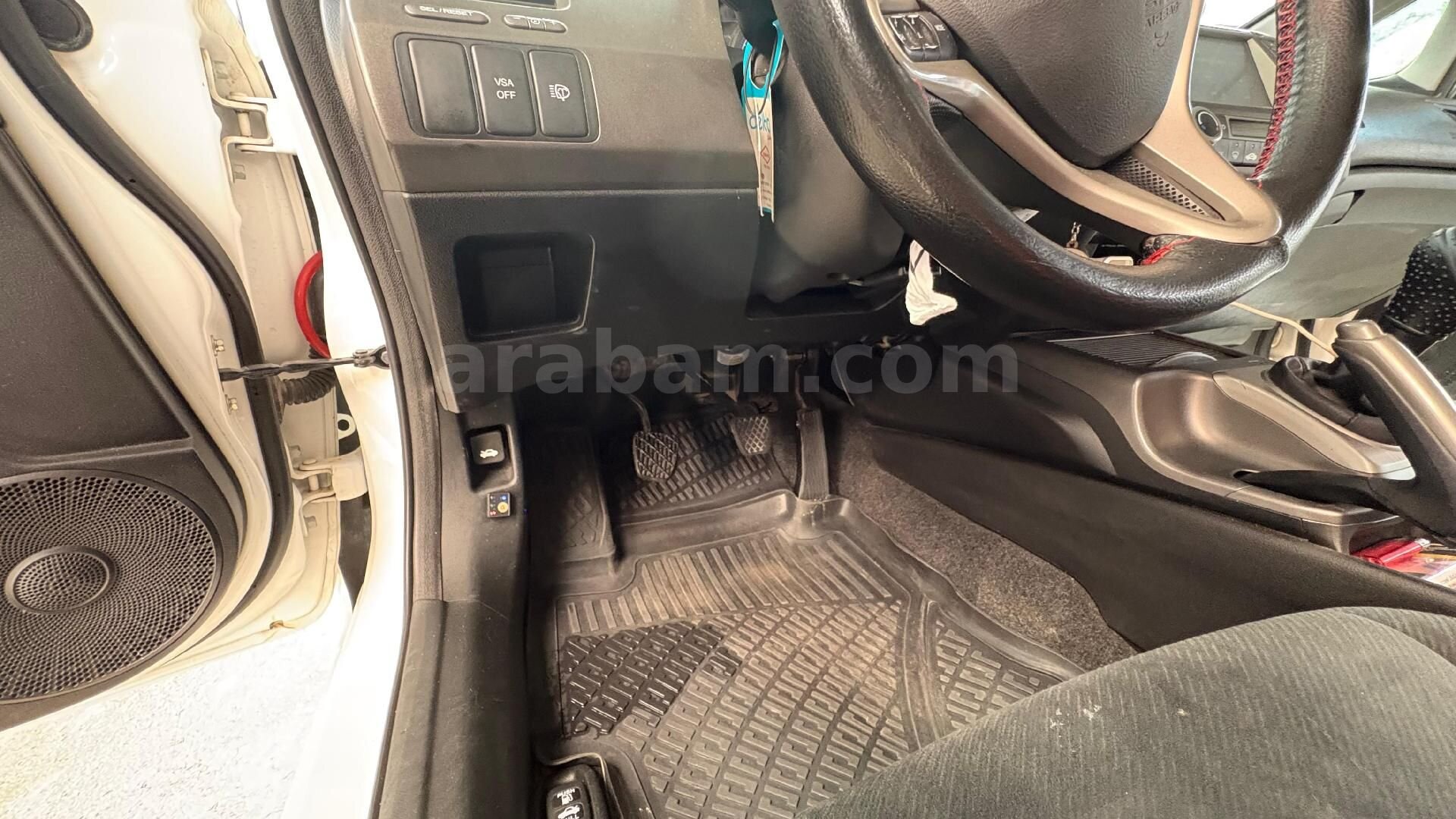 Sahibinden Honda Civic 1.6i VTEC Premium 2011 Model Osmaniye 200.000 km Beyaz 5