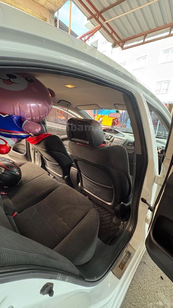 Sahibinden Honda Civic 1.6i VTEC Premium 2011 Model Osmaniye 200.000 km Beyaz 6