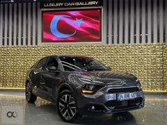 2025 ÇIKIŞ HATASIZ BOYASIZ ÖZEL RENK 40.000KM TEMİZ AİLE ARACI