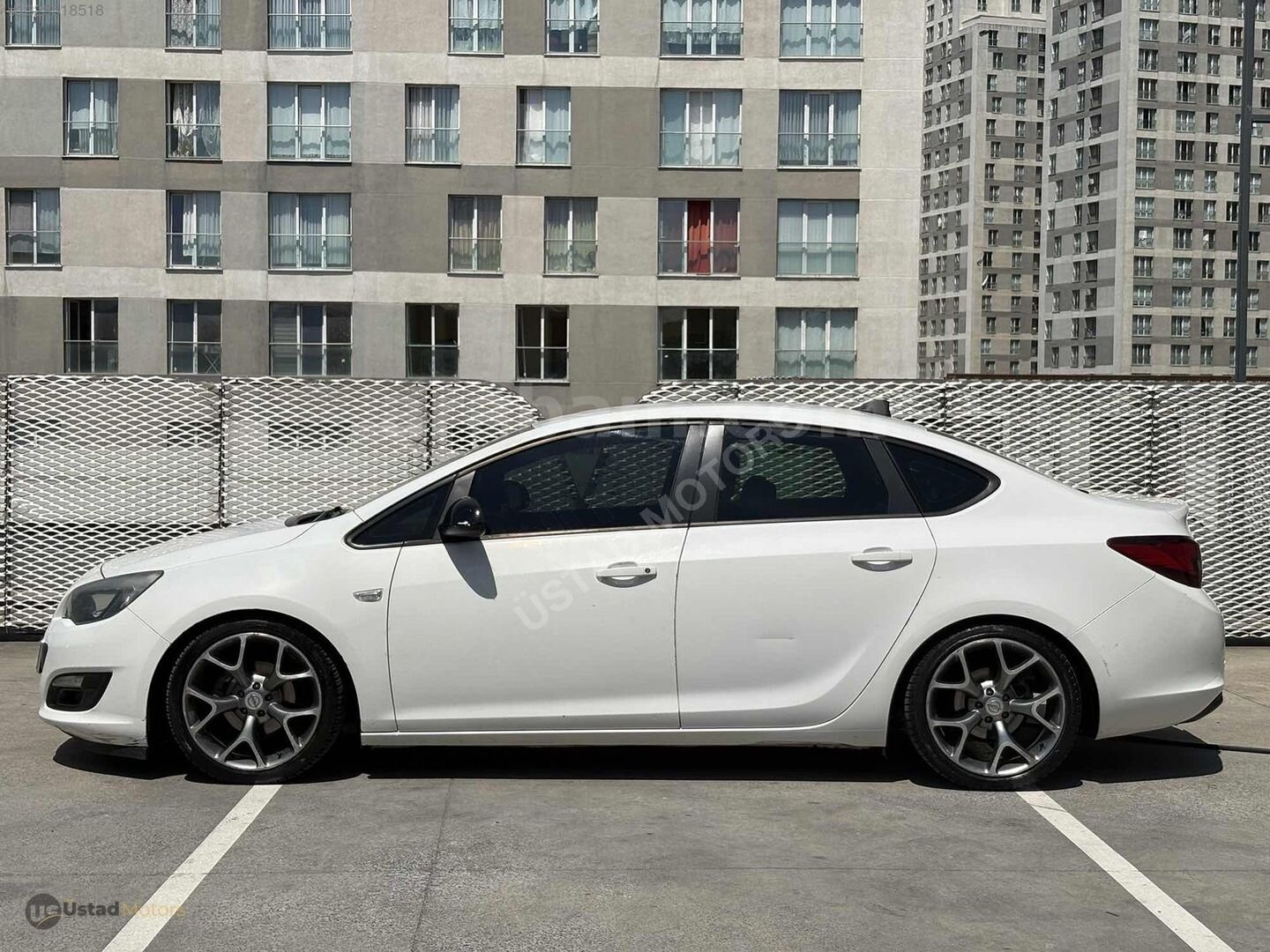 Galeriden Opel Astra 1.6 Edition 2015 Model İstanbul 154.000 km Beyaz 3