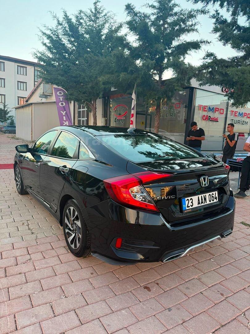 Galeriden Honda Civic 1.6i VTEC Eco Executive 2018 Model Elazığ 95.000 km Siyah 4