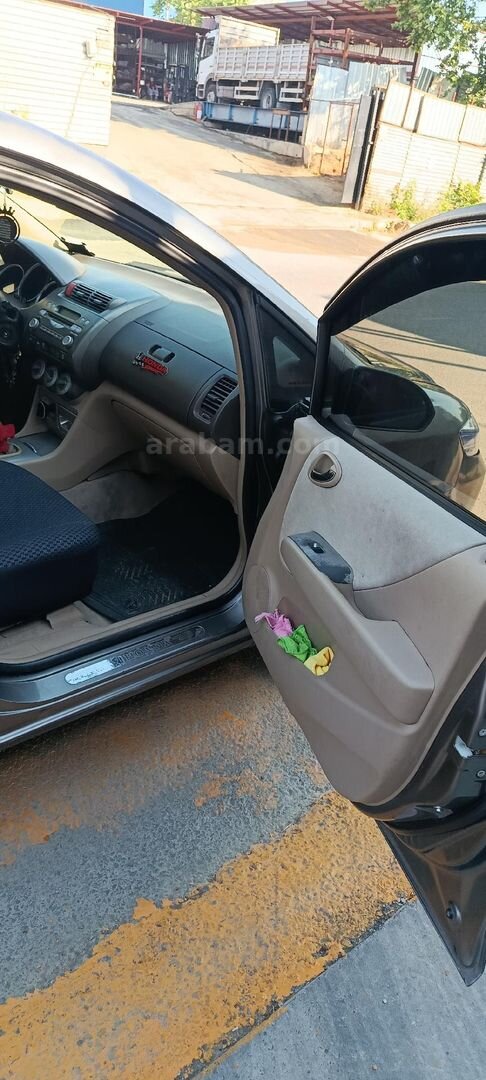 Sahibinden Honda City 1.4 Comfort 2008 Model İstanbul 192.000 km Gri (metalik) 3