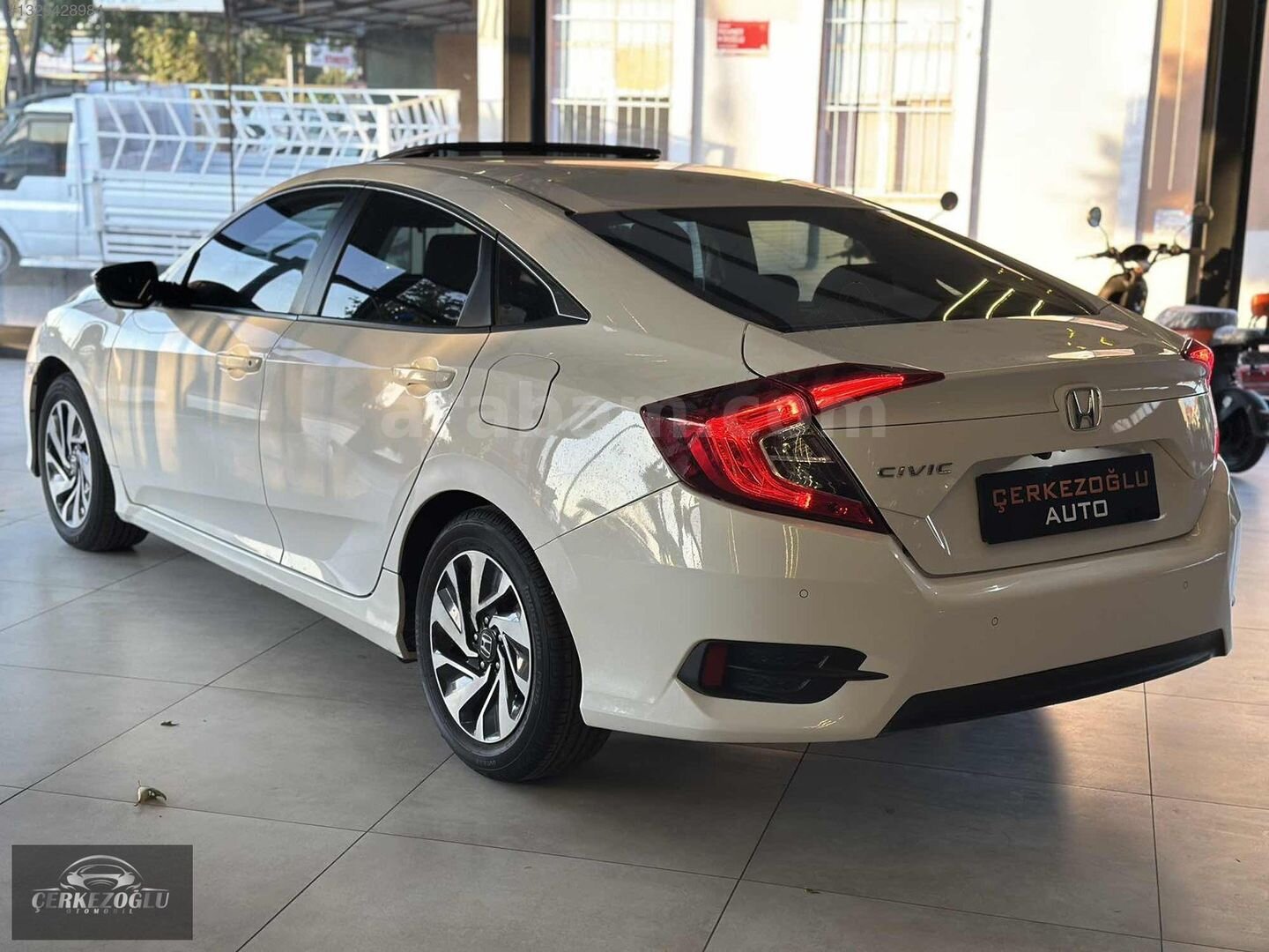 Galeriden Honda Civic 1.6i VTEC Eco Elegance 2017 Model Balıkesir 108.000 km Beyaz 6