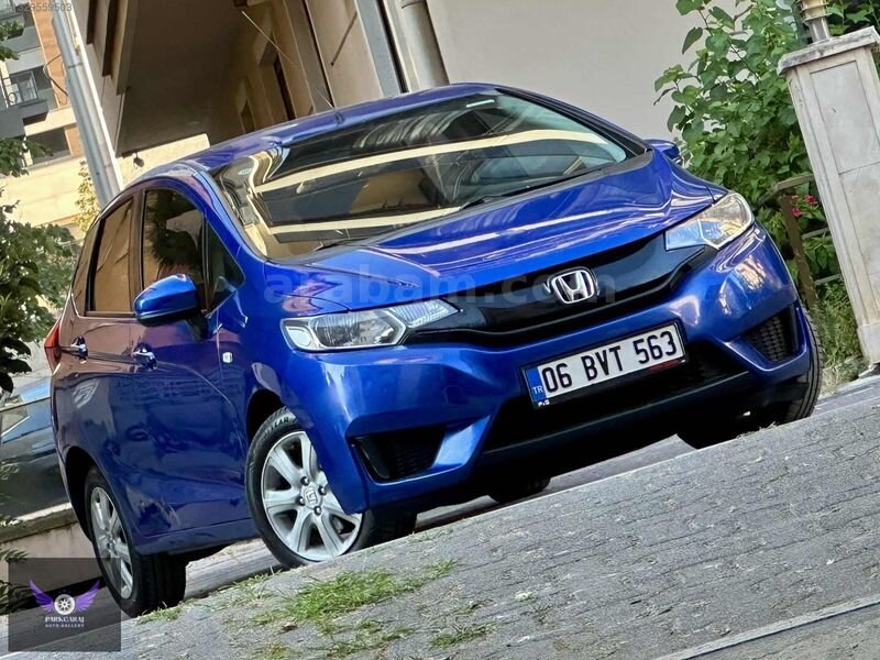 Galeriden Honda Jazz 1.3 Dream 2015 Model İstanbul 93.000 km Mavi