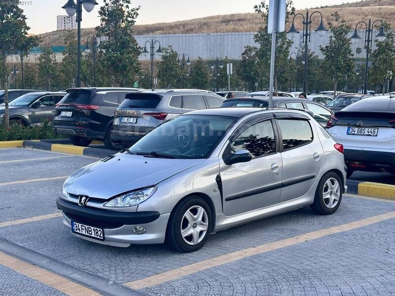 Galeriden Peugeot 206 1.4 Panoramic 2006 Model İstanbul 233.000 km Gri