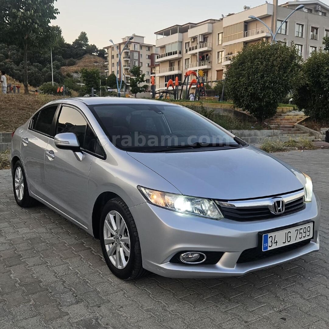 Sahibinden Honda Civic 1.6i VTEC Dream 2012 Model Aydın 87.500 km Gri (Gümüş) 1