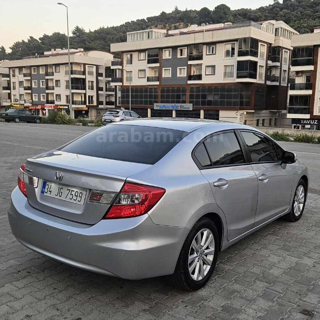 Sahibinden Honda Civic 1.6i VTEC Dream 2012 Model Aydın 87.500 km Gri (Gümüş) 4