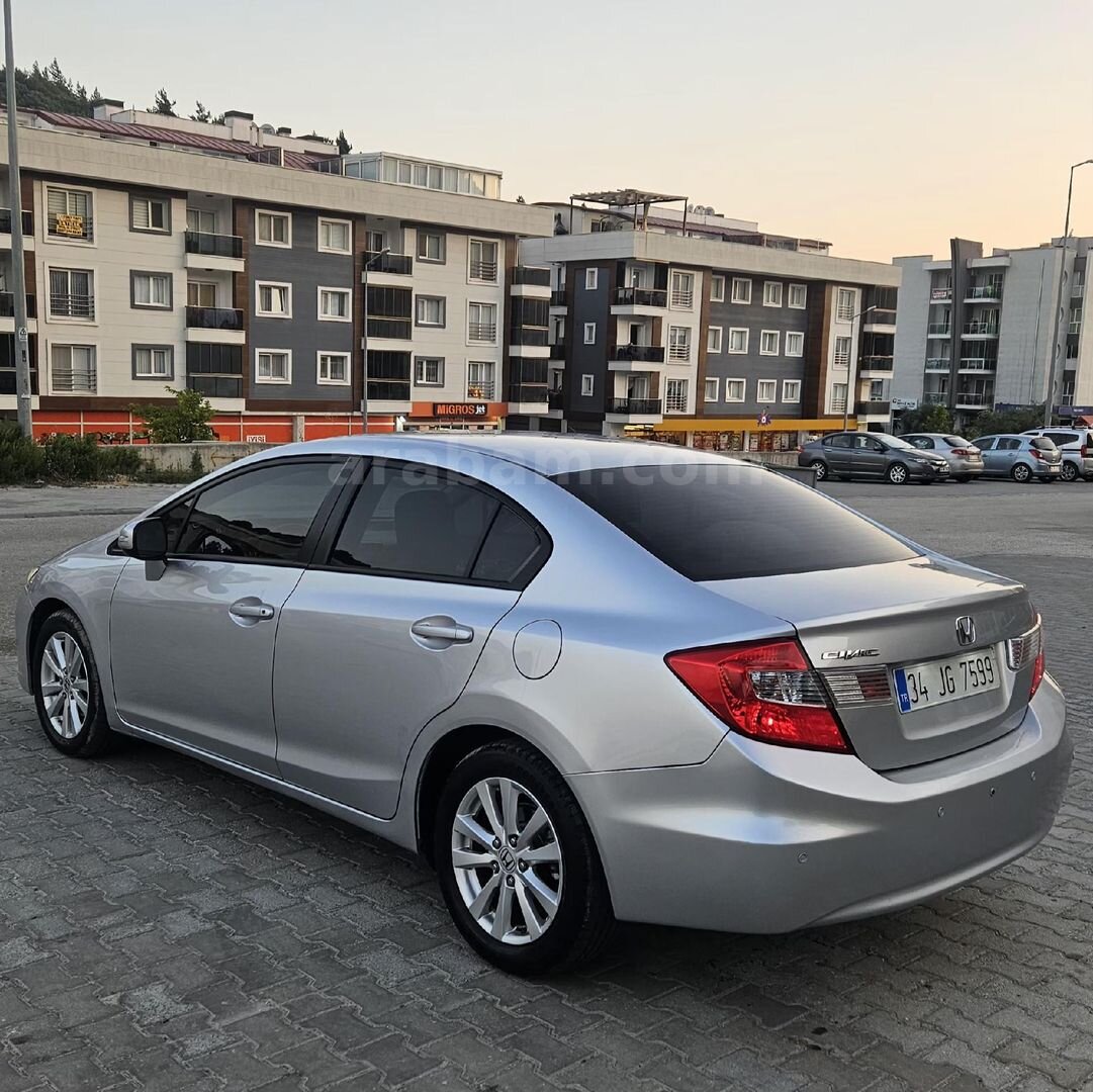 Sahibinden Honda Civic 1.6i VTEC Dream 2012 Model Aydın 87.500 km Gri (Gümüş) 3