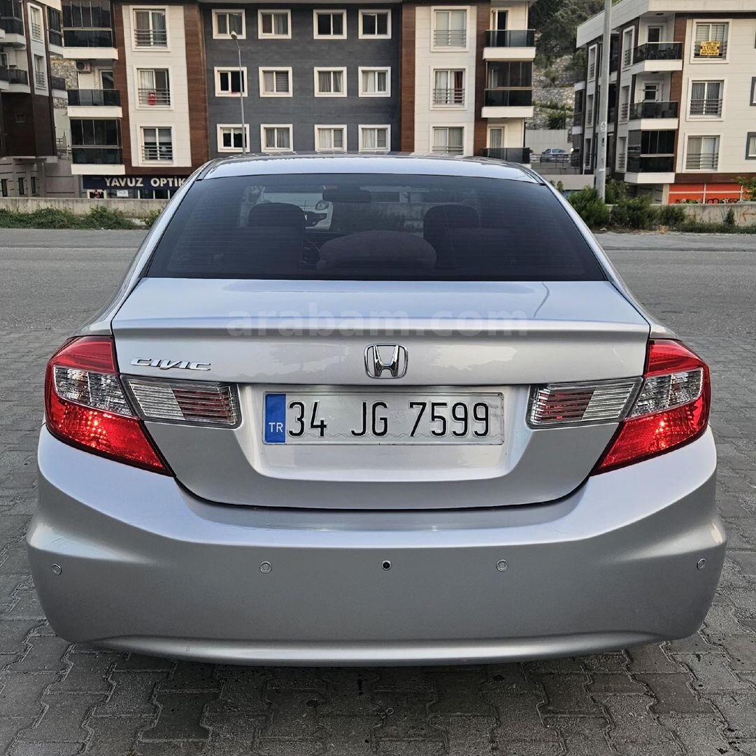 Sahibinden Honda Civic 1.6i VTEC Dream 2012 Model Aydın 87.500 km Gri (Gümüş) 6