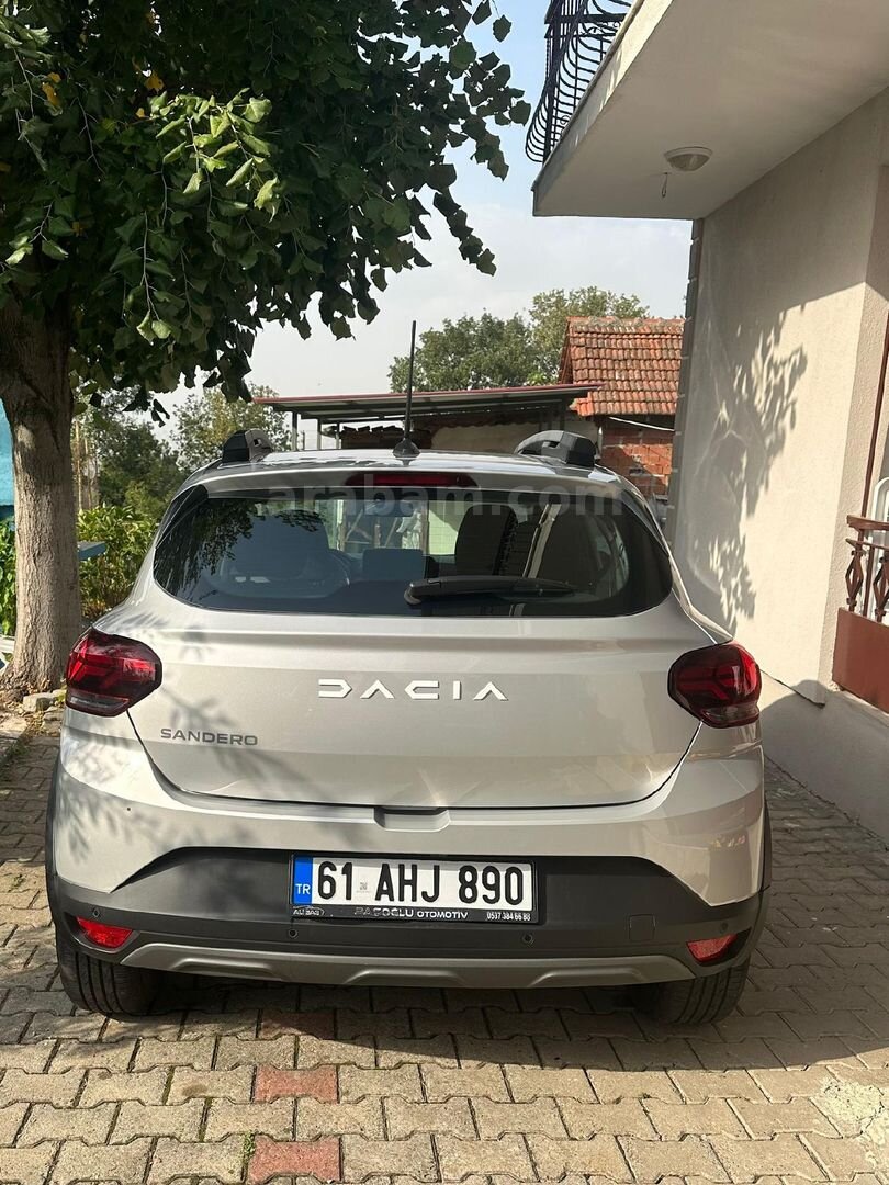Sahibinden Dacia Sandero 1.0 TCe Extreme 2023 Model Kocaeli 23.250 km Gri (Gümüş) 4