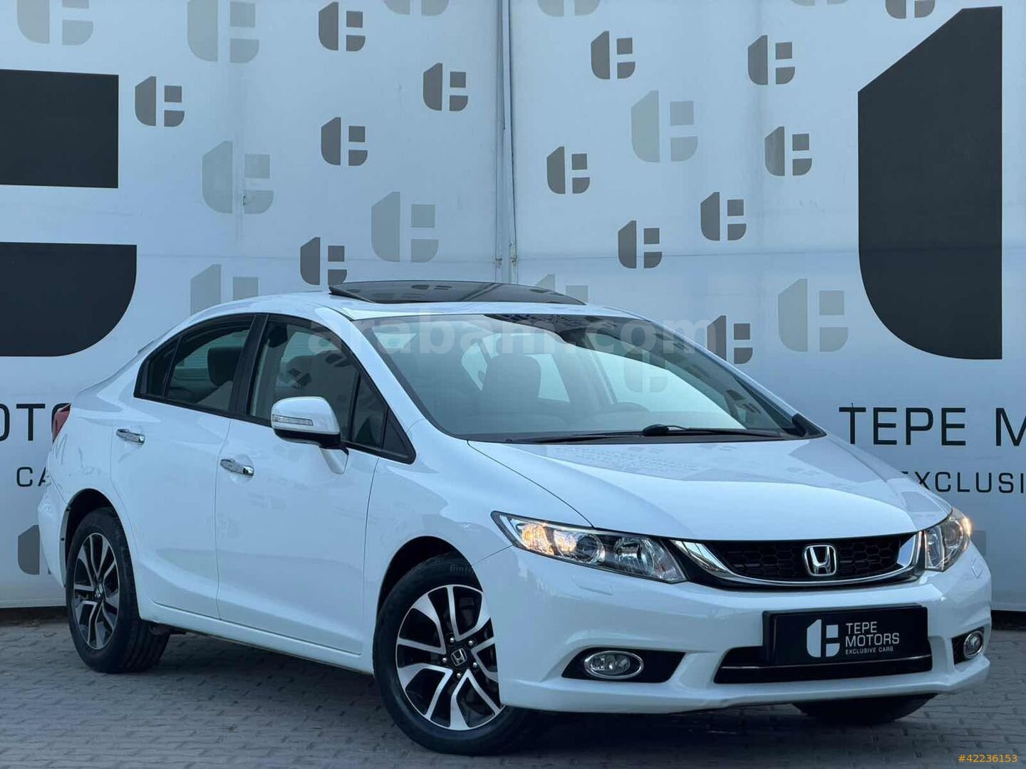 Galeriden Honda Civic 1.6i VTEC Elegance 2015 Model İzmir 33.500 km Beyaz 1