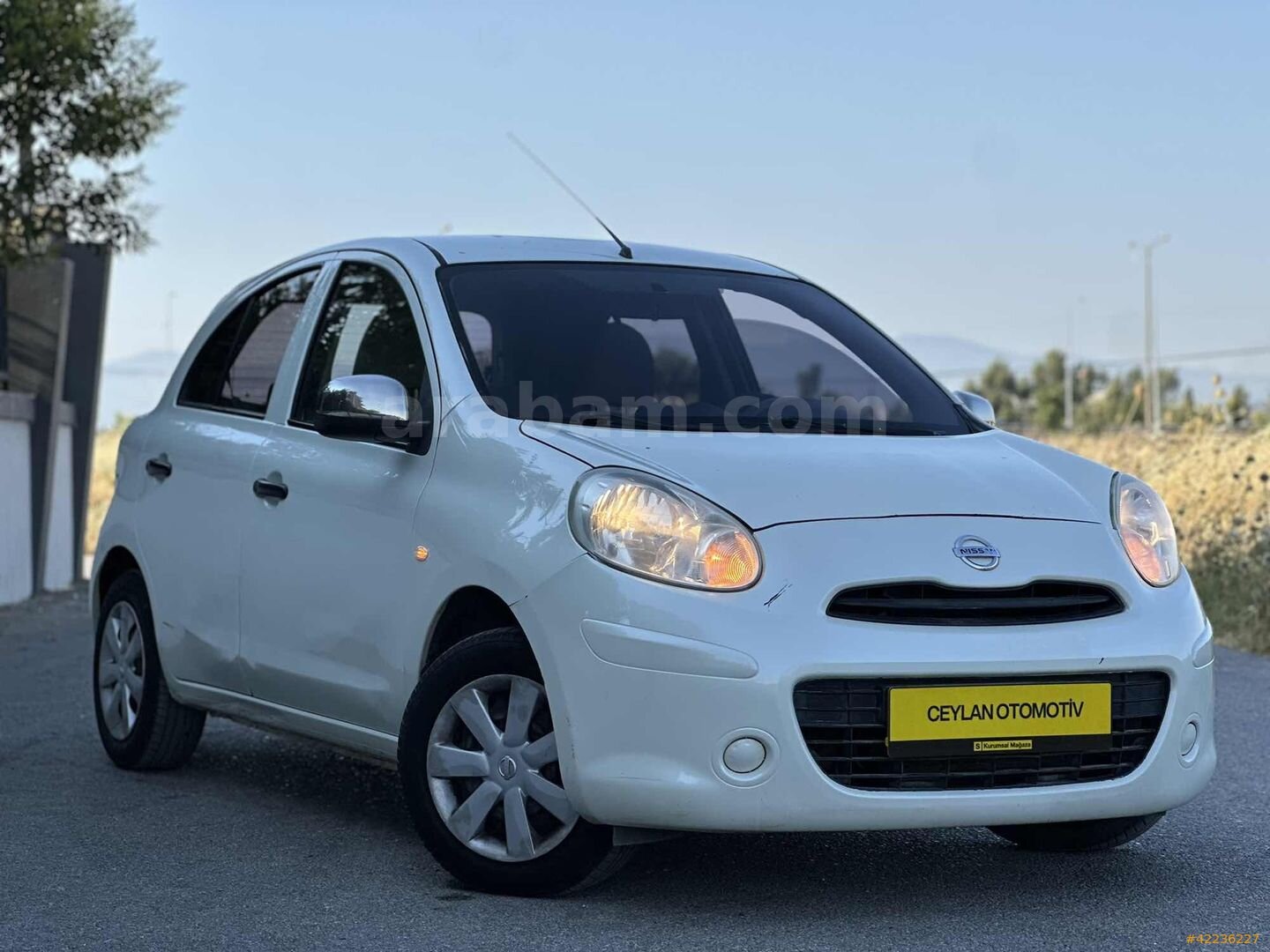 Galeriden Nissan Micra 1.2 Passion 2012 Model İzmir 223.000 km Beyaz 1