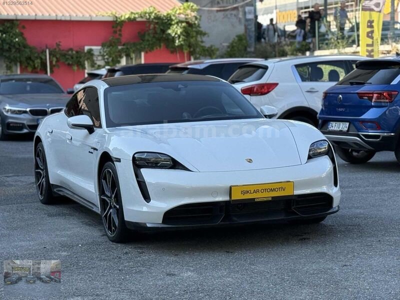 Galeriden Porsche Taycan Elektrik Turbo S 2020 Model İstanbul 61.500 km Beyaz