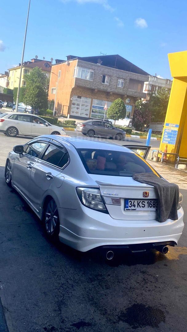 Sahibinden Honda Civic 1.6 Dream 2013 Model İstanbul 232.000 km Beyaz 4