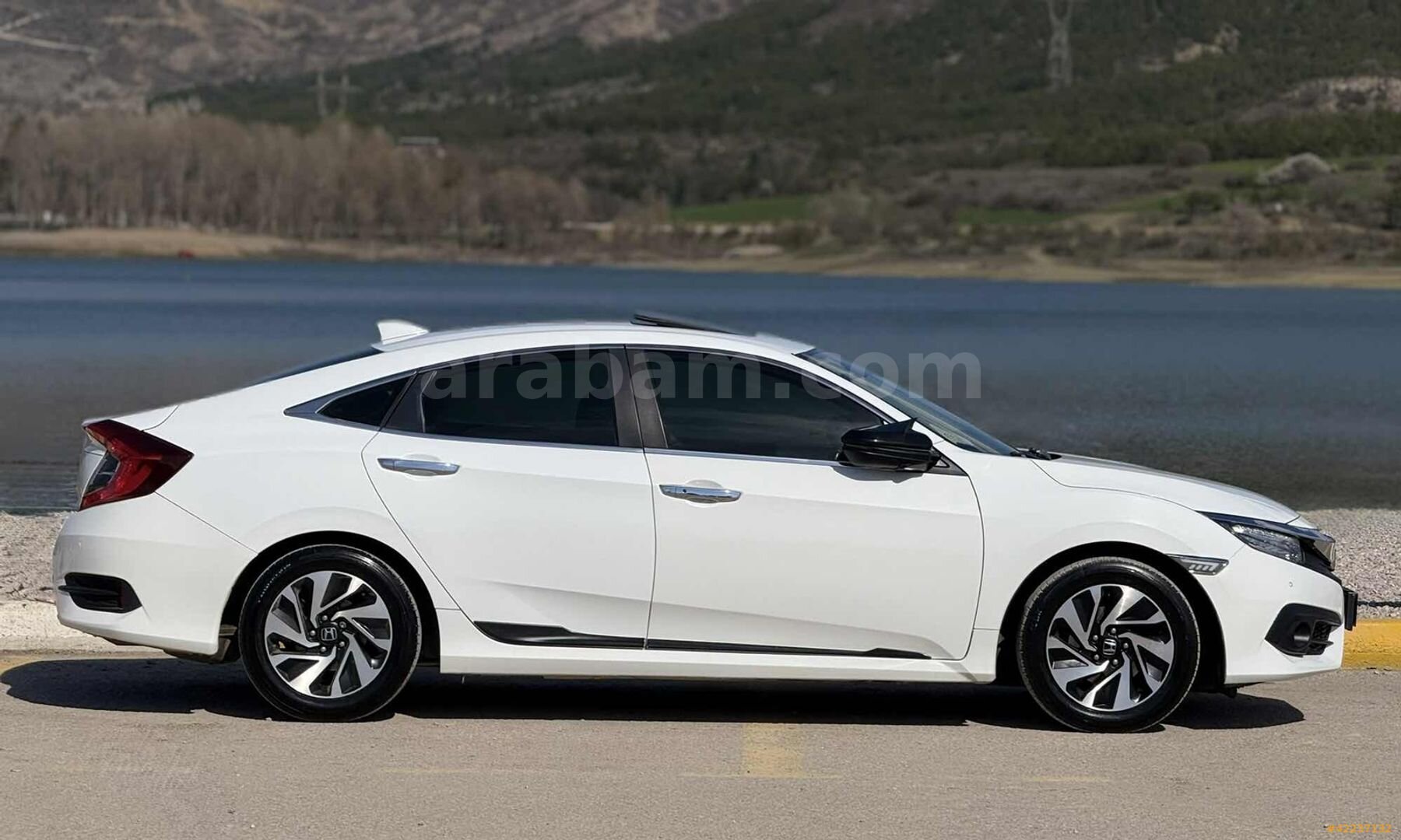 Galeriden Honda Civic 1.6i VTEC Eco Executive 2018 Model Çorum 197.000 km Beyaz 5