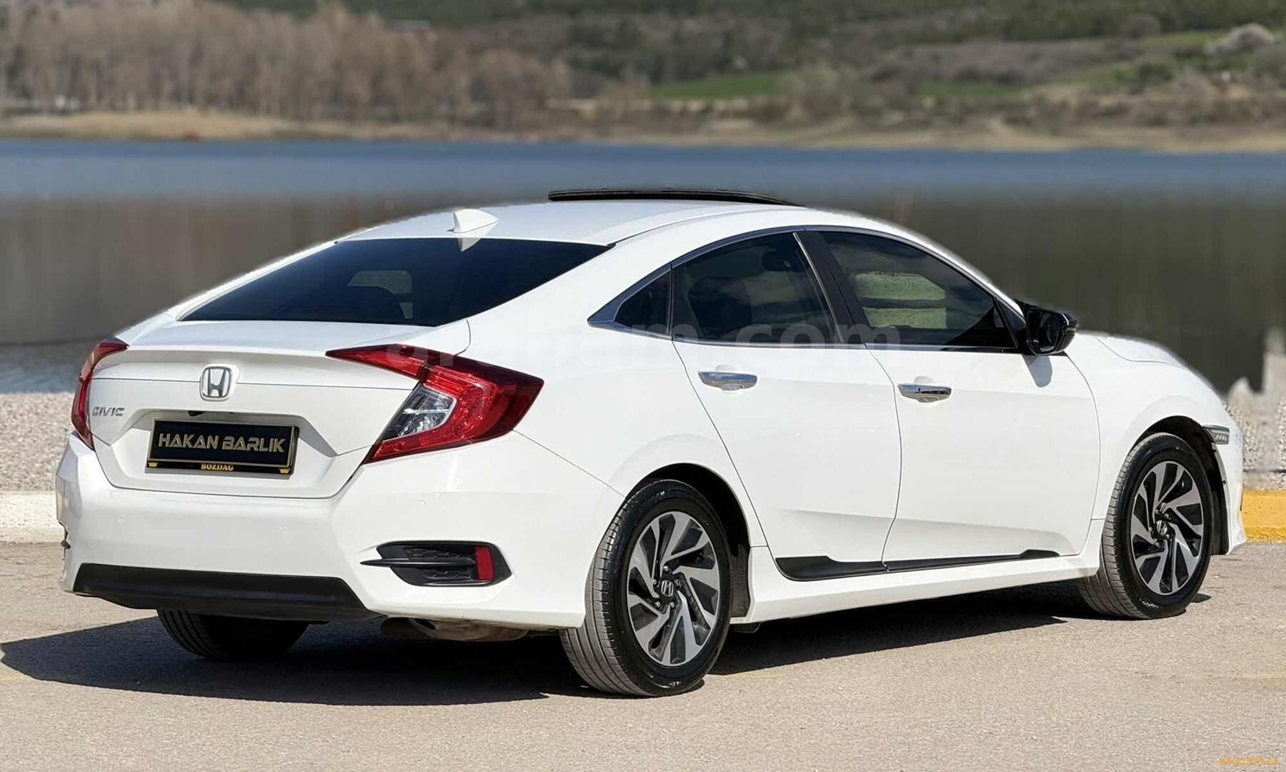 Galeriden Honda Civic 1.6i VTEC Eco Executive 2018 Model Çorum 197.000 km Beyaz 7