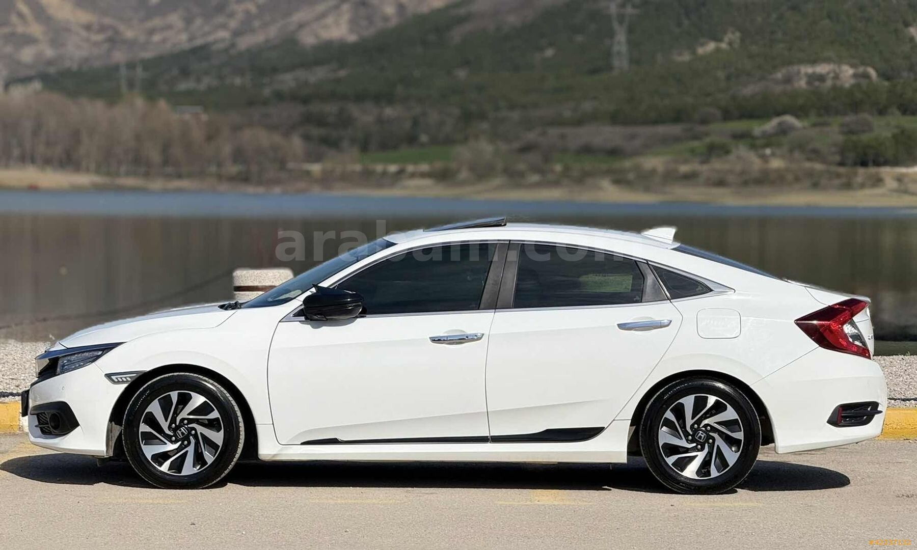 Galeriden Honda Civic 1.6i VTEC Eco Executive 2018 Model Çorum 197.000 km Beyaz 6